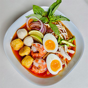 laksa-house.ch | Gluten free Laksa Chicken, tofu, shrimps, fish balls and egg